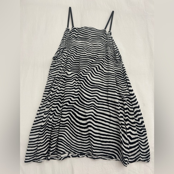 Thin strap tank top - Picture 2 of 5